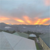 Golden Horizon - Regen über schleichende Berge Aufkleber (Vorderseite)