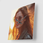 Golden Hour Elegante Quadratische Wanduhr (Winkel)