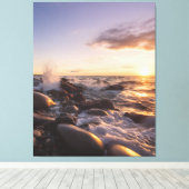Golden Hour Sunset Waves on Rocky Shore Seascape Leinwanddruck (Insitu (Holzboden))