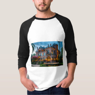 Golden Islamic Palace in den Bergen | AI-Genera T-Shirt