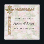 Golden Jeweled Floral Wedding Save the Date Magnet<br><div class="desc">Ein dekorativer und eleganter Magnet zum Retten des Datums,  mit einem weichen Blumenmuster in Pastelltönen im Hintergrund,  mit einem goldfarbenen Zierrahmen auf der oben links Seite,  mit einem goldenen und smaragdfarbenen Juwel. Dieses hübsche Hochzeitsmemento ist Teil eines größeren Set von Hochzeitskunst und passenden Gefälligkeiten,  die Sie Karo hier: https://www.zazzle.com/collections/golden_jeweled_floral_wedding-119090569795072593</div>
