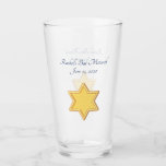 Golden Jewish Star Bar Bat Mitzvah Glas<br><div class="desc">Ein Sake von Ihrem oder Ihrem Kind's Bat/Bar/B'nei Mitzvah ist eine wunderbare Sache zu haben. Ändern Sie den Text auf diesem Schuster,  um die Gelegenheit (Hochzeit,  Bris,  etc.).

Mazel Tov!</div>