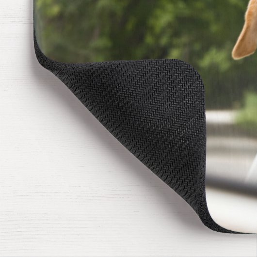 Golden Labrador im Rückspiegel Mousepad (Ecke)