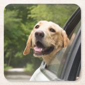 Golden Labrador in Rearview Mirror Rechteckiger Pappuntersetzer (Vorderseite)