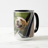 Golden Labrador in Rearview Mirror Tasse (VorderseiteRechts)