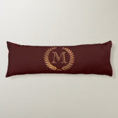 Golden Laurel Wreath Monogram Seitenschläferkissen (Vorderseite)