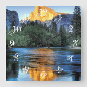 Golden Light on Half Dome Quadratische Wanduhr