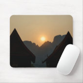 Golden light on the peaks: sunset in Vang Vieng Mousepad (Mit Mouse)