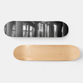 Golden Light Shines durch Graustufen Skateboard (Horizontal)