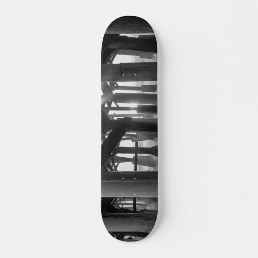 Golden Light Shines durch Graustufen Skateboard (Vorne)