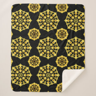 Golden Mandala Design mit symmetrischen Mustern Sherpadecke