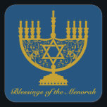 Golden Menorah Sticker<br><div class="desc">Quadratischer Aufkleber mit einem Bild einer goldenen Menorah und optionalem Text auf königlich blau. Siehe dazu passende Vinyl-Aufkleber,  Einladung,  Etikett,  Konfetti und Packpapier. Die gesamte Hanukkah Sticker Kollektion finden Sie unter CARDS & STICKERS Kategorie im HOLIDAYS Bereich.</div>