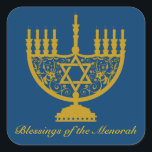 Golden Menorah Sticker<br><div class="desc">Quadratischer Aufkleber mit einem Bild einer goldenen Menorah und optionalem Text auf königlich blau. Siehe dazu passende Vinyl-Aufkleber, Einladung, Etikett, Konfetti und Packpapier. Die gesamte Hanukkah Sticker Kollektion finden Sie unter CARDS & STICKERS Kategorie im HOLIDAYS Bereich.</div>