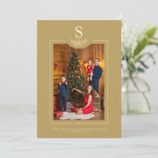 Golden Merry Christmas Monogrammed Photo Family (Stehend Vorderseite)