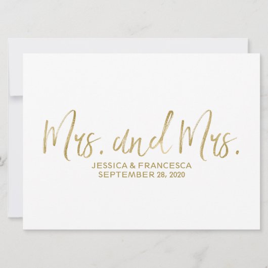 Golden "Mrs. and Mrs." Lesbian Wedding Sign Einladung (Vorderseite)