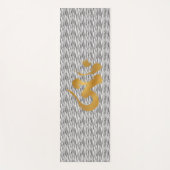Golden "Ohm" Symbol auf schwarzem Zig Zag Muster Yogamatte (Vorderseite)