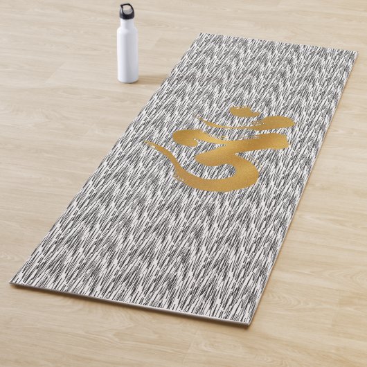 Golden "Ohm" Symbol auf schwarzem Zig Zag Muster Yogamatte (Beispiel)