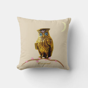 Golden Owl und Crescent Moon auf Beige Kissen