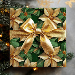 Golden Poinsettia Blume über grüne Weihnachten Geschenkpapier