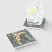 Golden Retreifer Schwimmen mit Blume Steinuntersetzer (Seitenansicht)