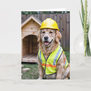 Golden Retriever am Geburtstag mit einem Hard Hat Karte