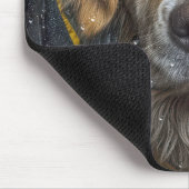 Golden Retriever Ausblick aus dem nassen Fenster Mousepad (Ecke)