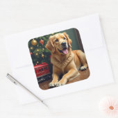 Golden Retriever by the Toy Train Christmas Quadratischer Aufkleber (Umschlag)
