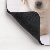 Golden retriever, das sich hinlegt mousepad (Ecke)