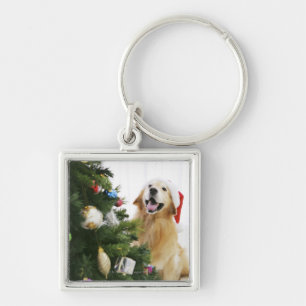 Golden retriever, das Weihnachtsbaum aufpasst Schlüsselanhänger