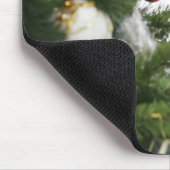 Golden Retriever, der Weihnachtsbaum beobachtet Mousepad (Ecke)