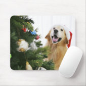 Golden Retriever, der Weihnachtsbaum beobachtet Mousepad (Mit Mouse)
