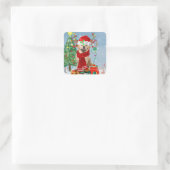 Golden Retriever Dog in Snow mit Weihnachtsgeschen Quadratischer Aufkleber (Tasche)