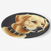 Golden Retriever Dog Tragen eines Lederkronen Pappteller (Schrägansicht)