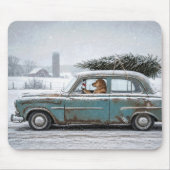 Golden Retriever fährt Retro-Auto mit Tannenbaum Mousepad (Vorne)
