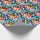Golden Retriever Floating On a Flamingo Pool Toy Geschenkpapier (Ecke)
