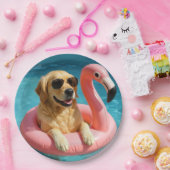 Golden Retriever Floating On a Flamingo Pool Toy Pappteller (Party)