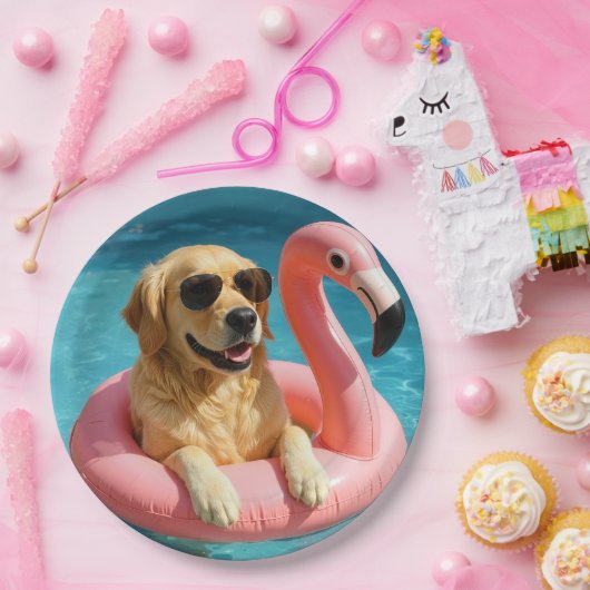 Golden Retriever Floating On a Flamingo Pool Toy Pappteller (Party)