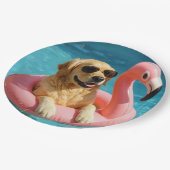 Golden Retriever Floating On a Flamingo Pool Toy Pappteller (Schrägansicht)
