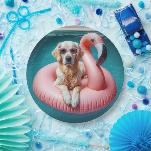 Golden Retriever Floating On a Flamingo Pool Toy Pappteller (Party)
