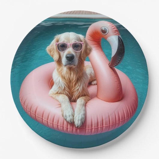 Golden Retriever Floating On a Flamingo Pool Toy Pappteller (Vorderseite)