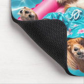 Golden Retriever Floating on Pool Matratze Mousepad (Ecke)