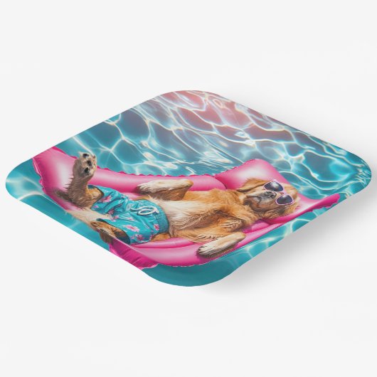 Golden Retriever Floating on Pool Matratze Pappteller (Gewinkelt)