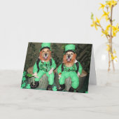 Golden retriever-glückliche Kobolde Karte (Gelbe Blume)