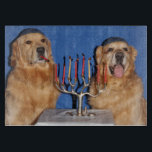 Golden Retriever Hanukkah Menorah Lighting Schneidebrett<br><div class="desc">Dieses Schneidebrett zeigt goldene Retrievers mit Yarmulkes,  die die Menorah für Hanukkah beleuchten.</div>