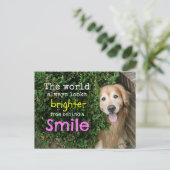 Golden Retriever hinter einem Lächeln Postkarte (Stehend Vorderseite)