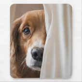 Golden Retriever Hinter einem Vorhang Mousepad (Vorne)