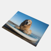 Golden retriever-Hund, der auf ein Paddel-Brett Fußmatte (Schrägansicht)