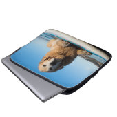 Golden retriever-Hund, der auf ein Paddel-Brett Laptopschutzhülle (Vorne Knopf)