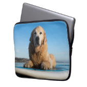 Golden retriever-Hund, der auf ein Paddel-Brett Laptopschutzhülle (Vorderseite Links)