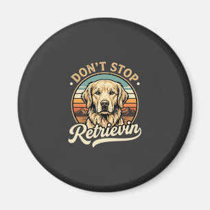 Golden Retriever Hund hört nicht auf zu apportiere Magnet